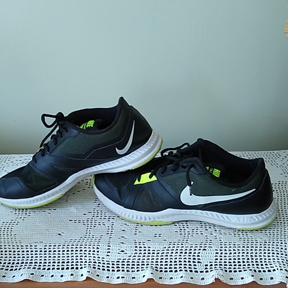 Men's Nike shoes, Size 11